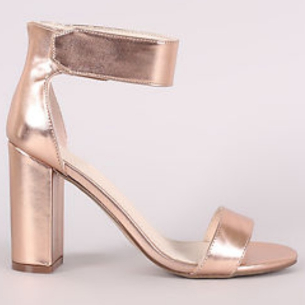 New With Box Metallic Rose Gold Ankle Strap Sandal - Picture 3 of 6